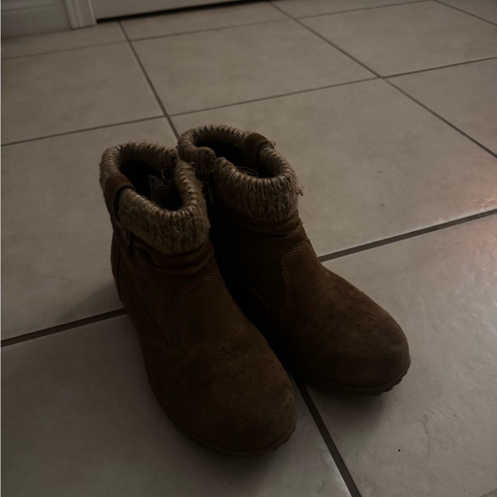 Khombu Tan and Black Faux Fur Boots